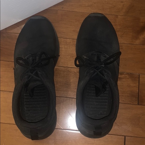Womans black nike roches - Picture 3 of 5